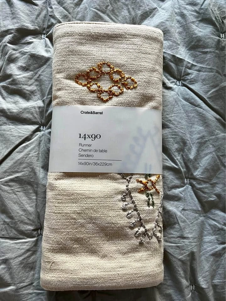 Crate & Barrel 90” Linen Table Runner BNWT