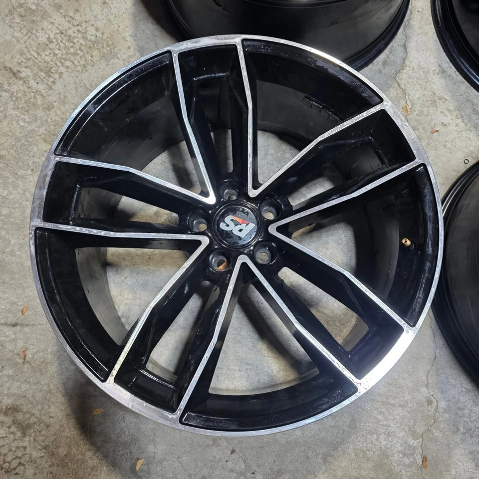 20 inch RS Alloy Rims 5x112 - Like New - photo 3
