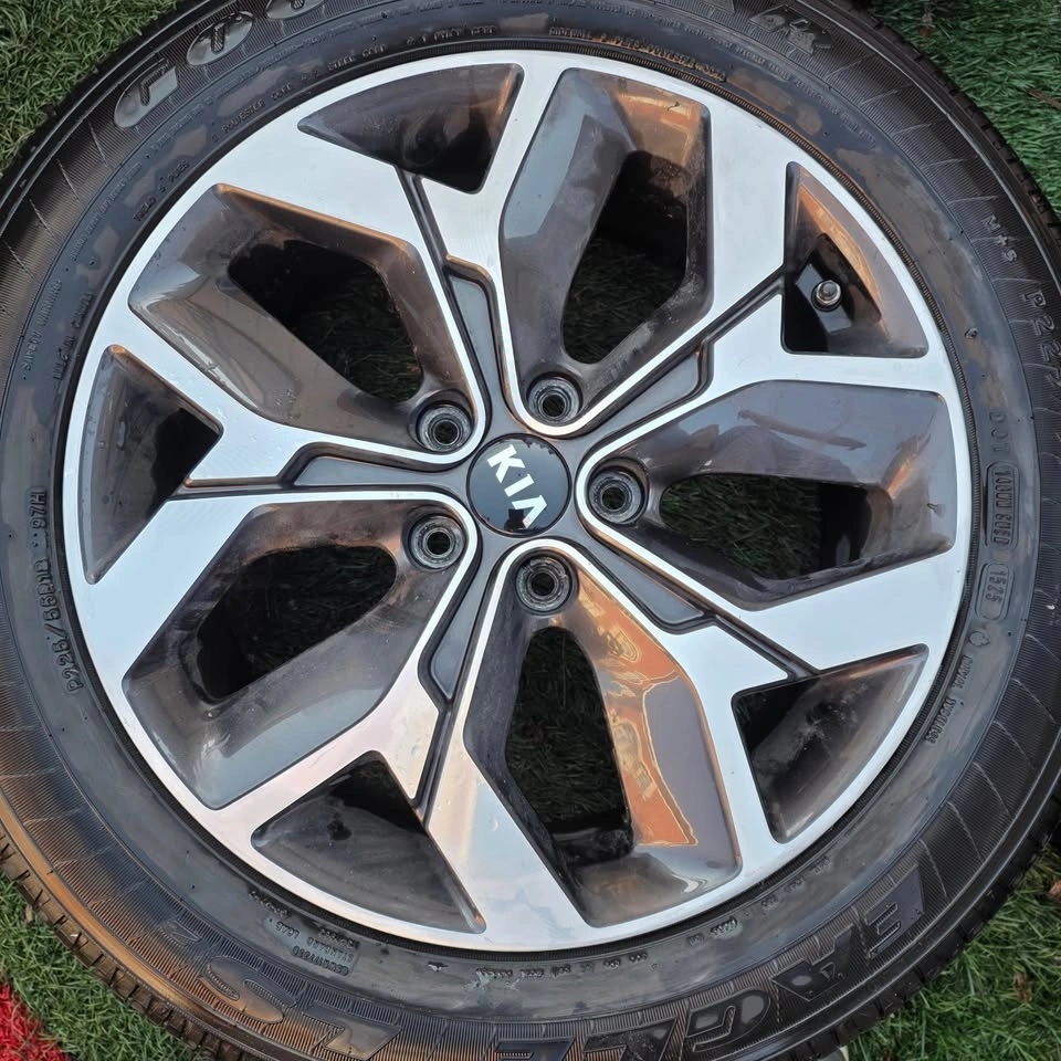 225/55/18 Goodyear All Season Tires w/ Kia OEM Alloy Rims & TPMS - photo 3