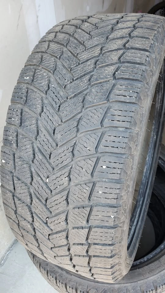 235/65/18 Michelin Winter Tires w/ Black Alloy Rims 5x114.3 - photo 4