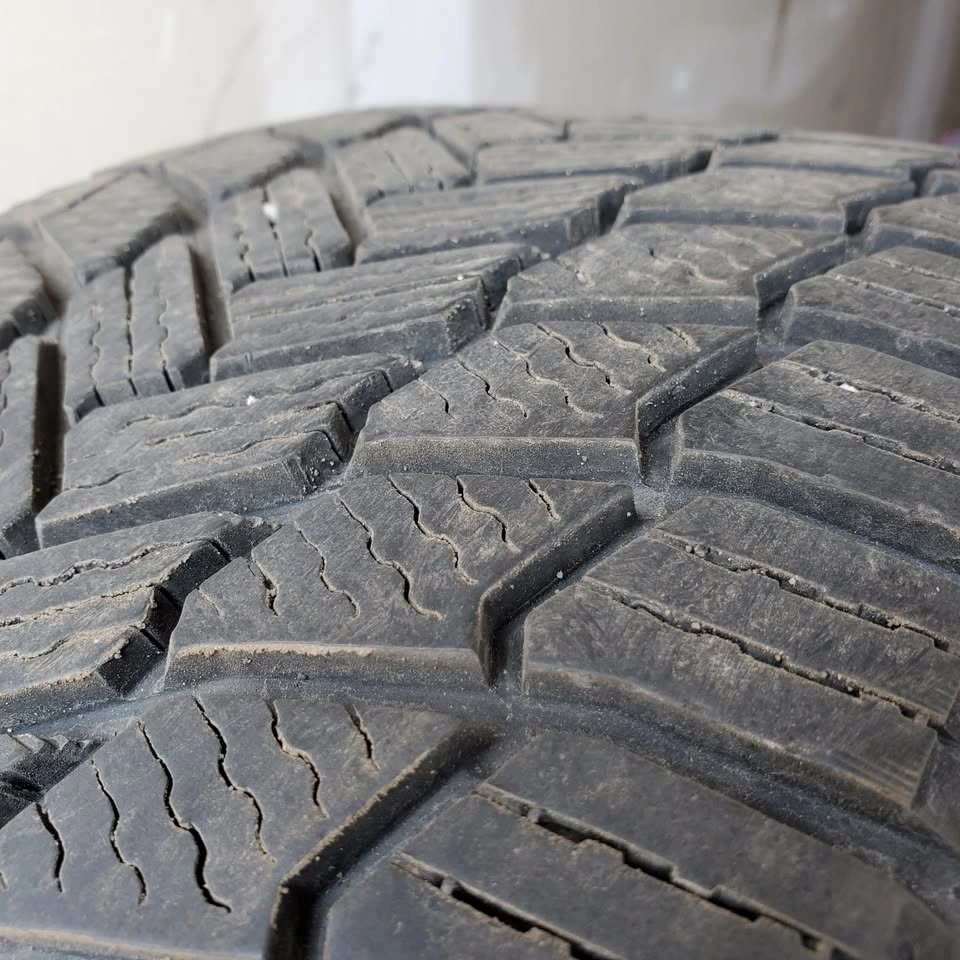 235/65/18 Michelin Winter Tires w/ Black Alloy Rims 5x114.3 - photo 5
