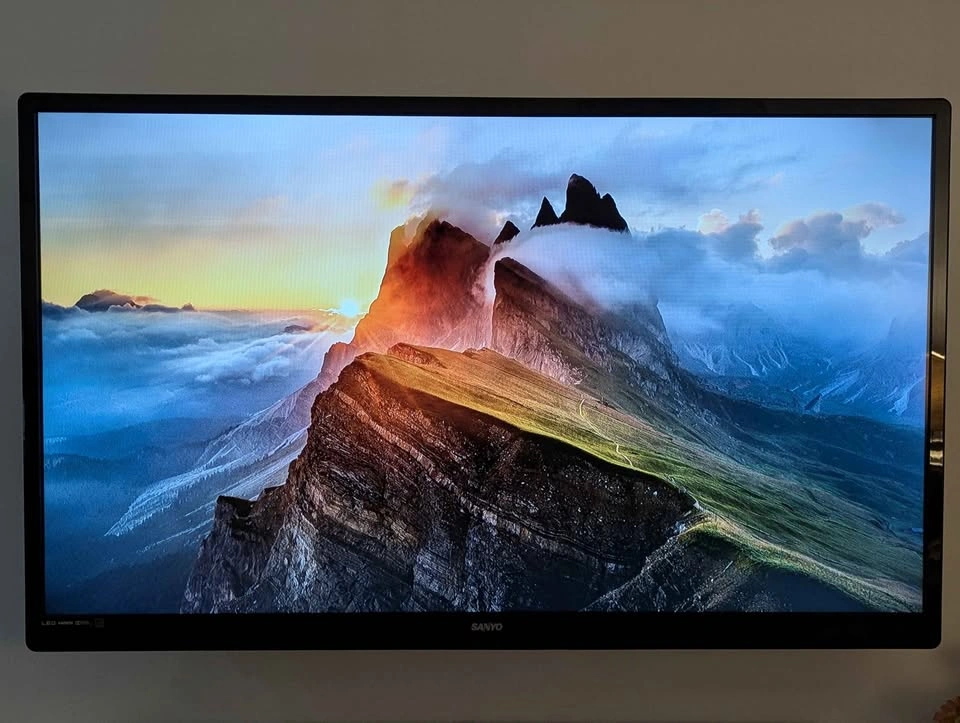 50” Sanyo LED TV + Wall Mount - photo 2