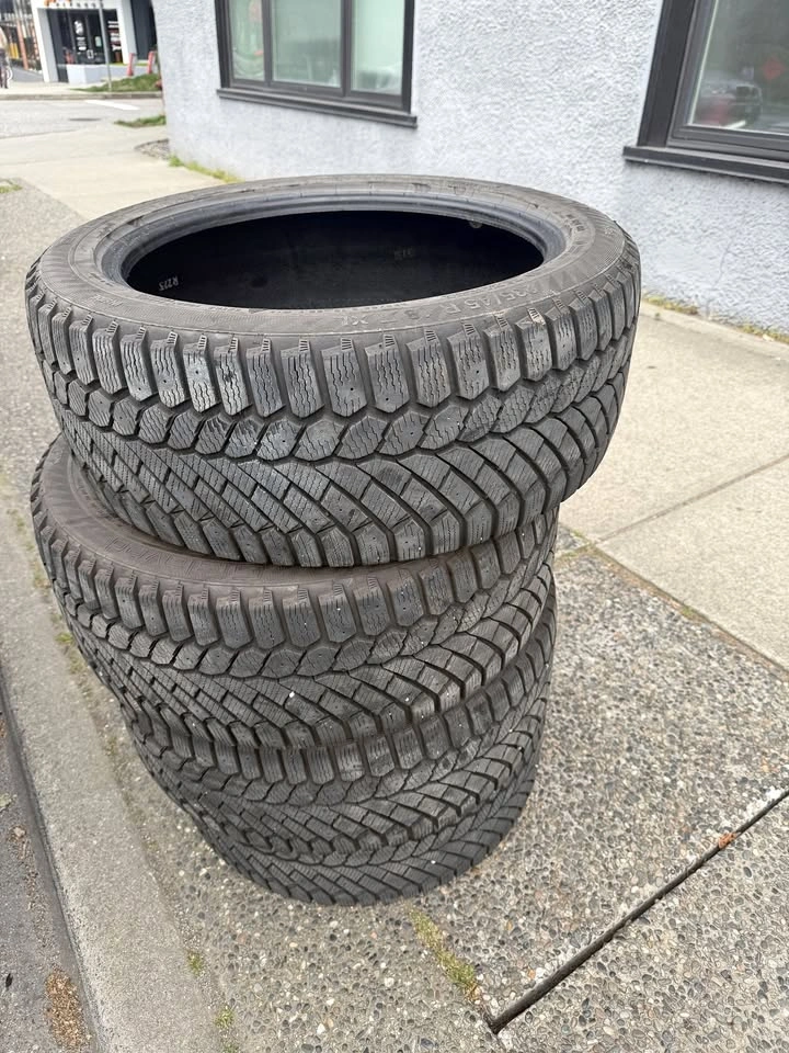 GISLAVED 4 Winter tires 235/45R18 98T XL