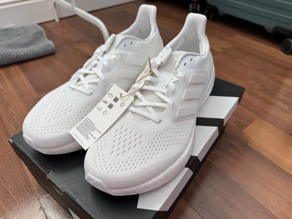 $70+off Original Price Adidas Pureboost 23 Triple White US 9 - photo 2