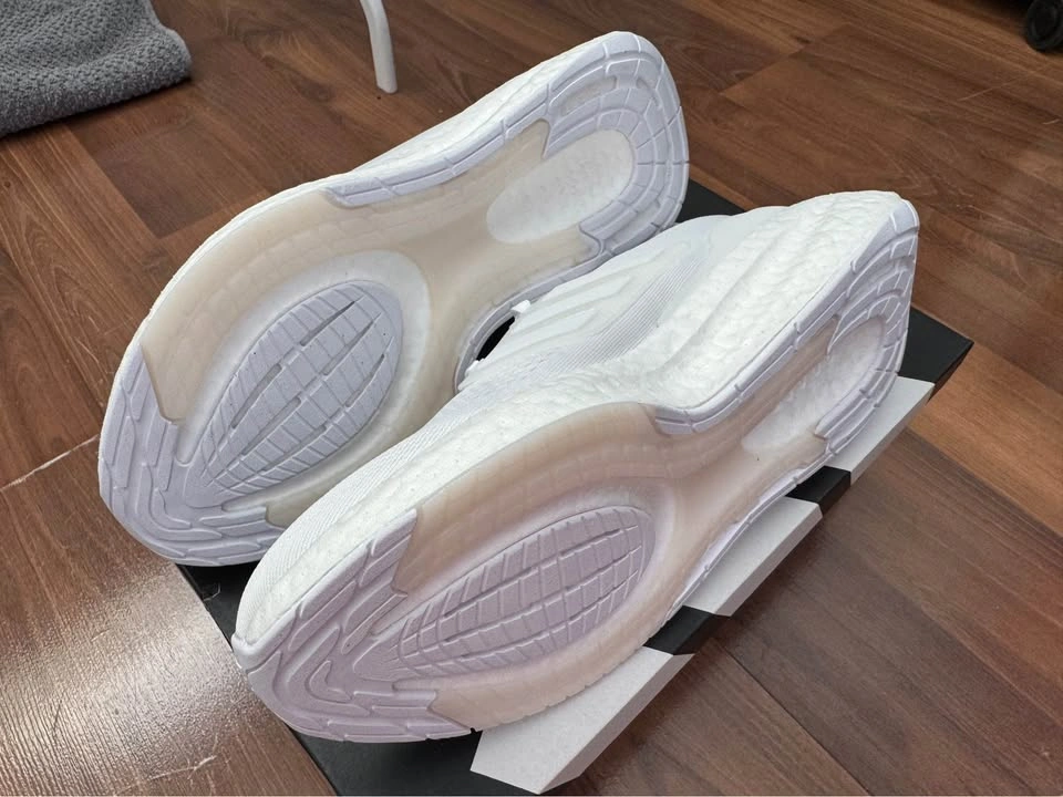 $70+off Original Price Adidas Pureboost 23 Triple White US 9 - photo 3
