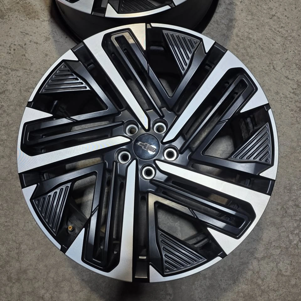 2026 Chevy Equinox OEM Alloy Rims w/ TPMS (Set of 4) - photo 3