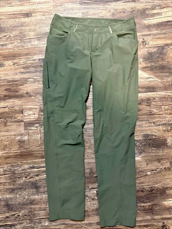 Arc'teryx Women's Hiking Pants Size 8 Green