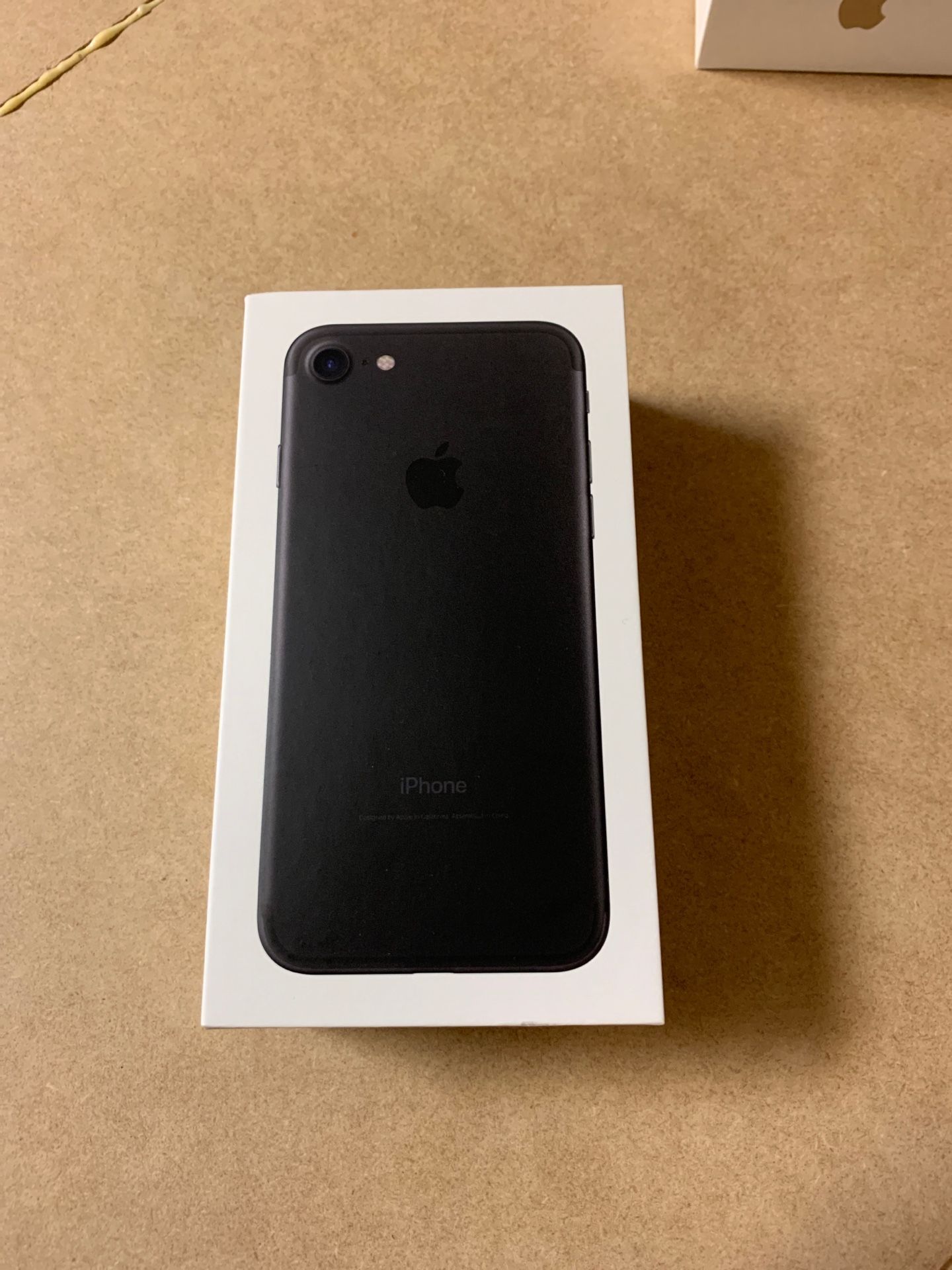 iPhone 7 Box and Inserts