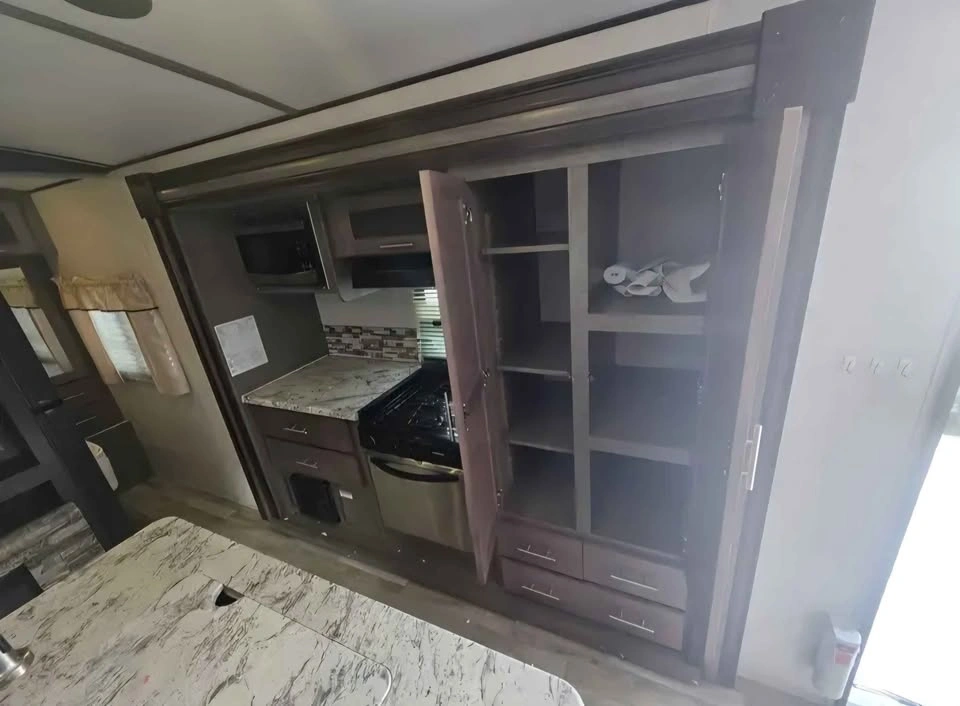 2018 Forest River Surveyor 226RBDS Island, Fireplace, 4 Season - photo 3