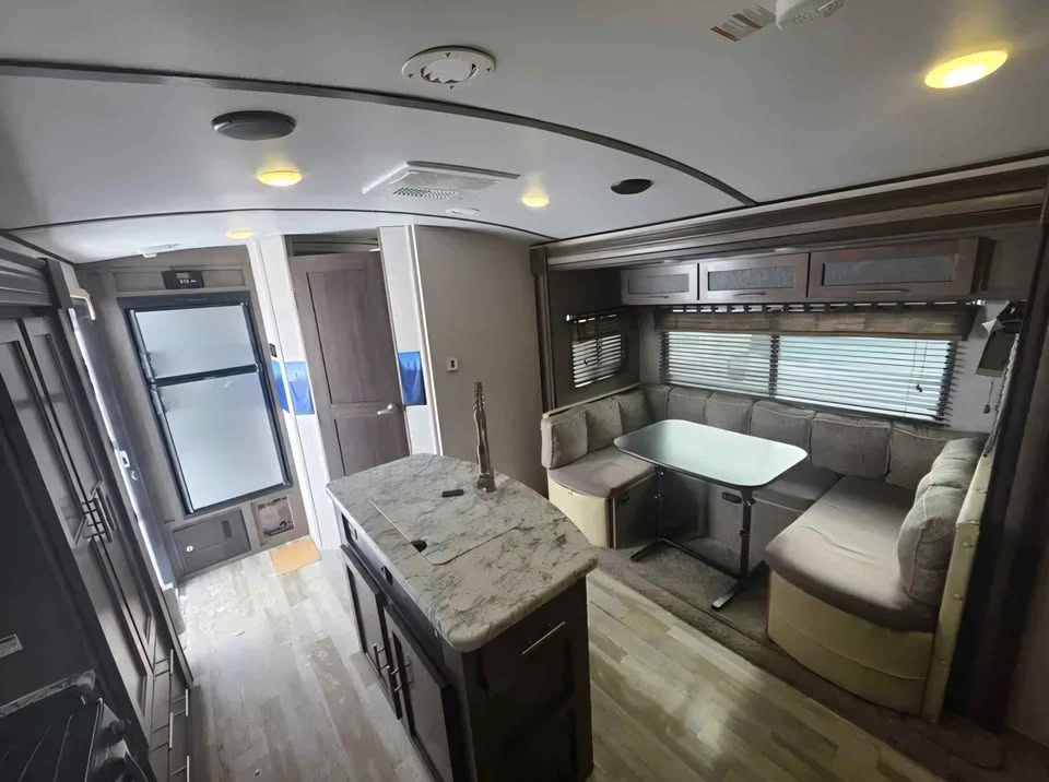 2018 Forest River Surveyor 226RBDS Island, Fireplace, 4 Season - photo 5