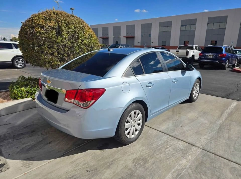 2012 Chevrolet Cruze LS Manual - photo 3