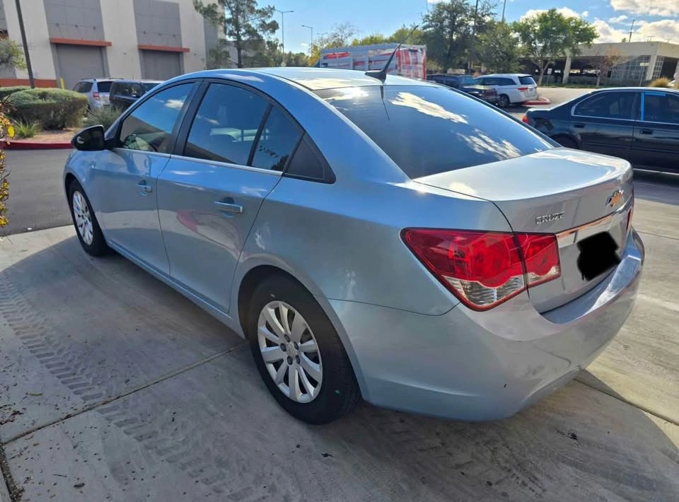 2012 Chevrolet Cruze LS Manual - photo 4