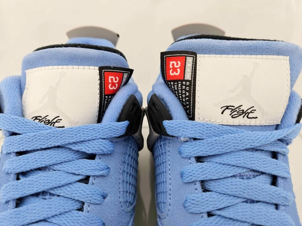 Jordan 4 Retro University Blue Youth 7 / Women's 8.5 - photo 4