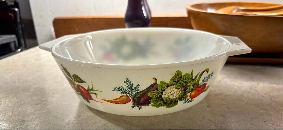 1970’s JAJ Pyrex (UK) 10” Casserole Dish - Tuscany Market Garden