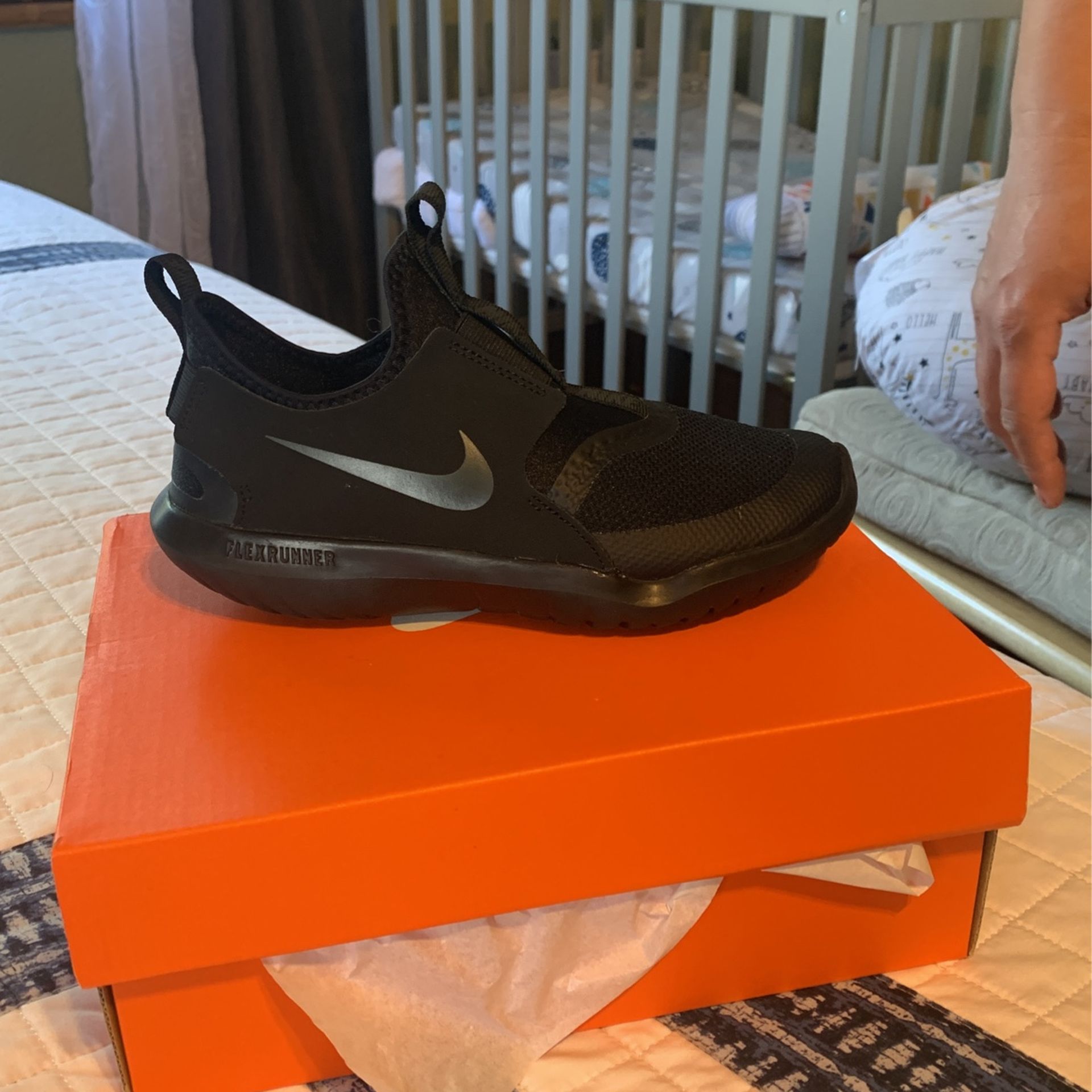 NEW NIKE FLEX RUNNER (PS) Size 2.5Youth - photo 2