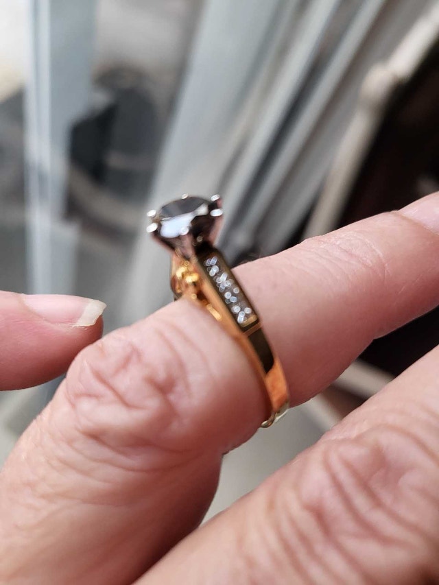 18k Yellow Gold 1.47ct Center Diamond Ring - photo 2