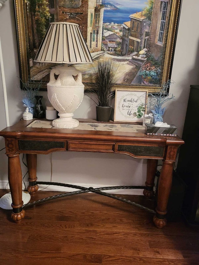 Ornate Wood Entrance/Sofa Table - Lovely Details