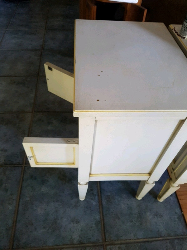 2 Chic Wood End Tables Cream - photo 3