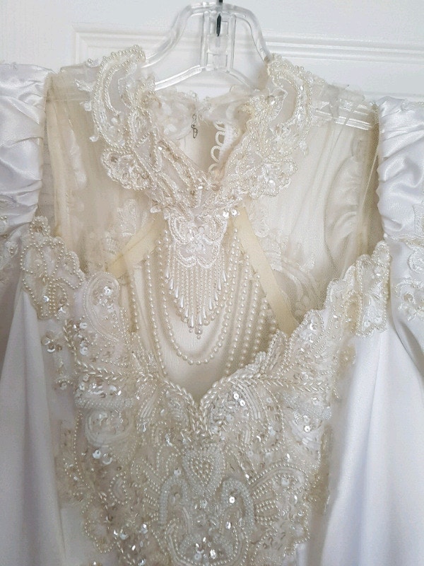 Wedding dress size 14 16 tall 5 ft 10 in - photo 3