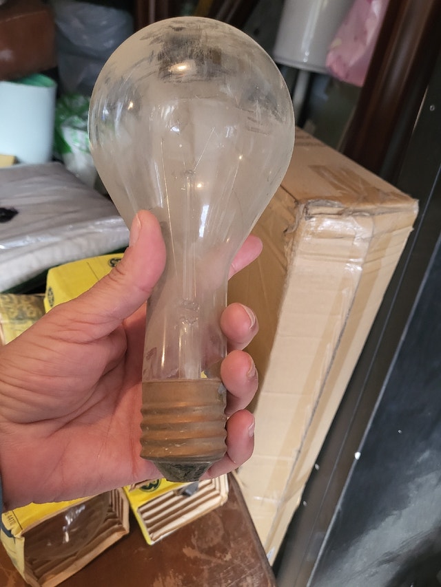 Heavy duty new incandescent 300watt bulbs
