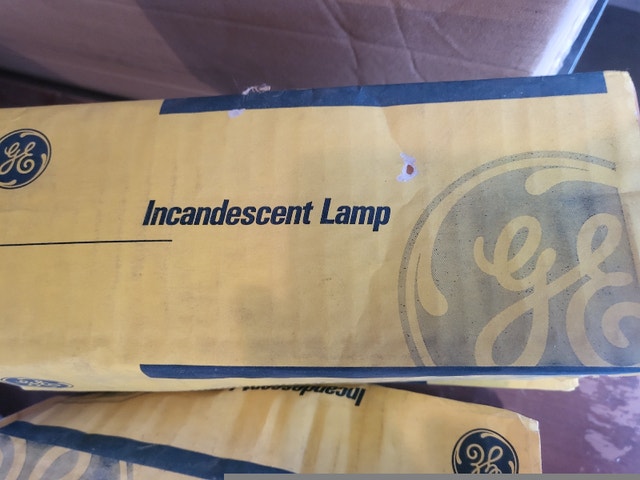 Heavy duty new incandescent 300watt bulbs - photo 2