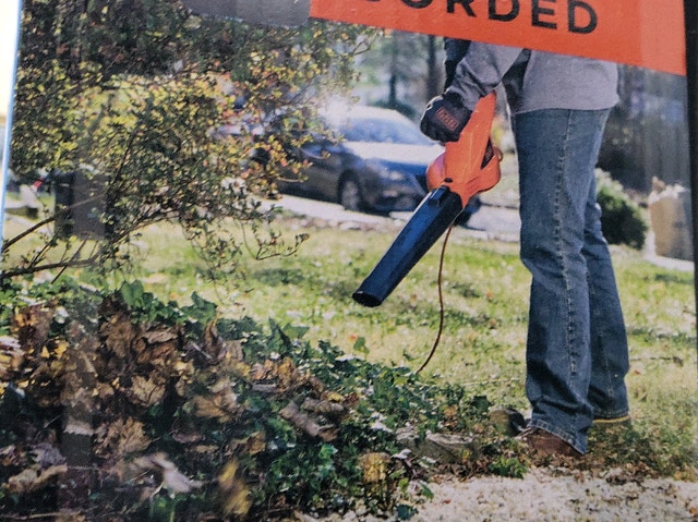 New in Box Black and Decker Blower - photo 2