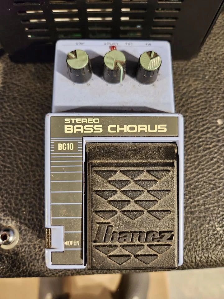 Ibanez Bass Chorus Pedal