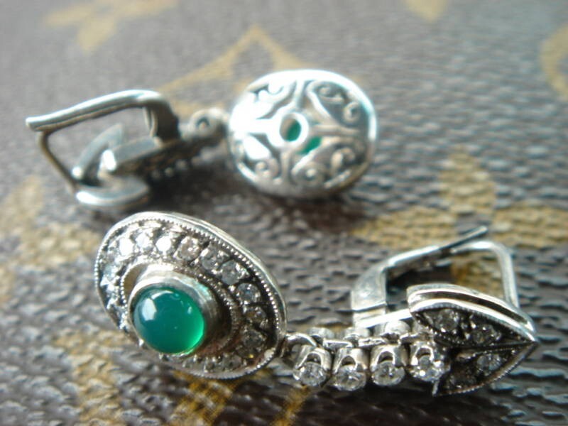 DECO RETRO 18K GOLD VS DIAMOND DANGLE CHRYSOPRASE EARRINGS