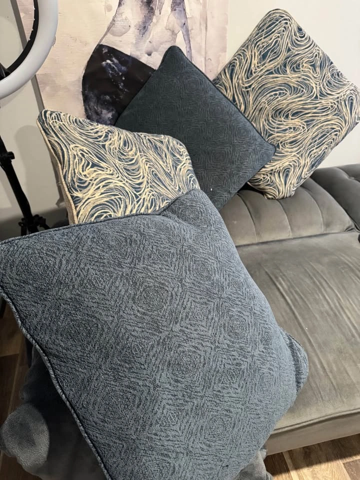 6 Throw Pillows Blue & Blue, Cream, Grey Swirl Geometric - photo 3