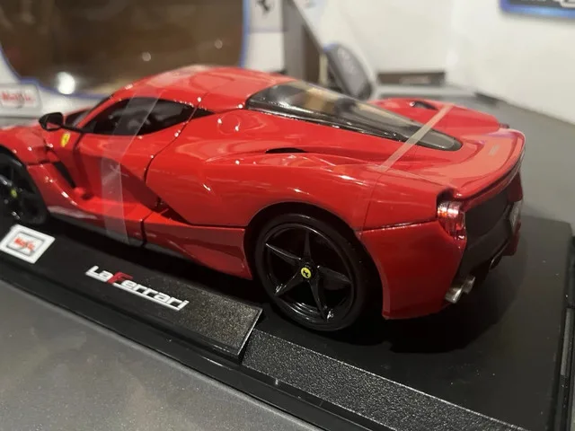 La Ferrari diecast 1/18 image indicator(3)