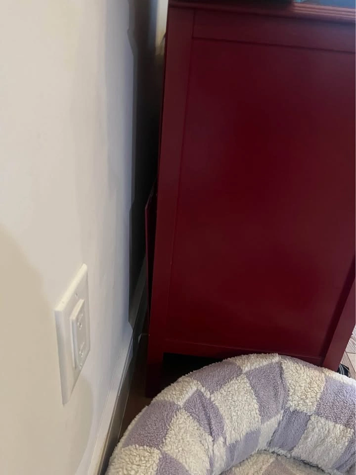 Red media console - photo 5