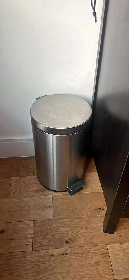 Trash can- medium/small size