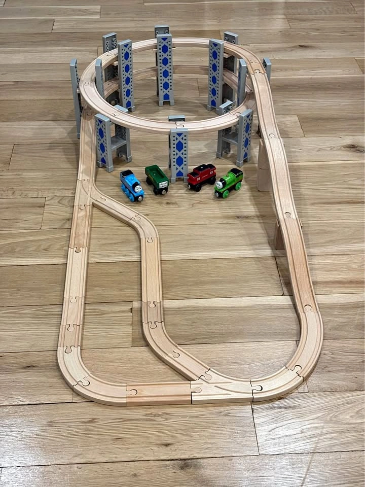 Thomas Comparable Spiral Wood Train Set