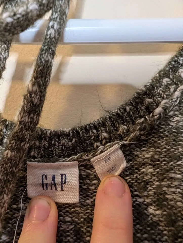 2 sweaters for sale oversized look size small - photo 3