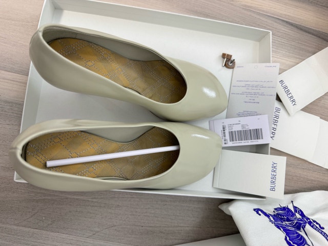 Authentic Burberry Pebble Leather Pumps Size 36