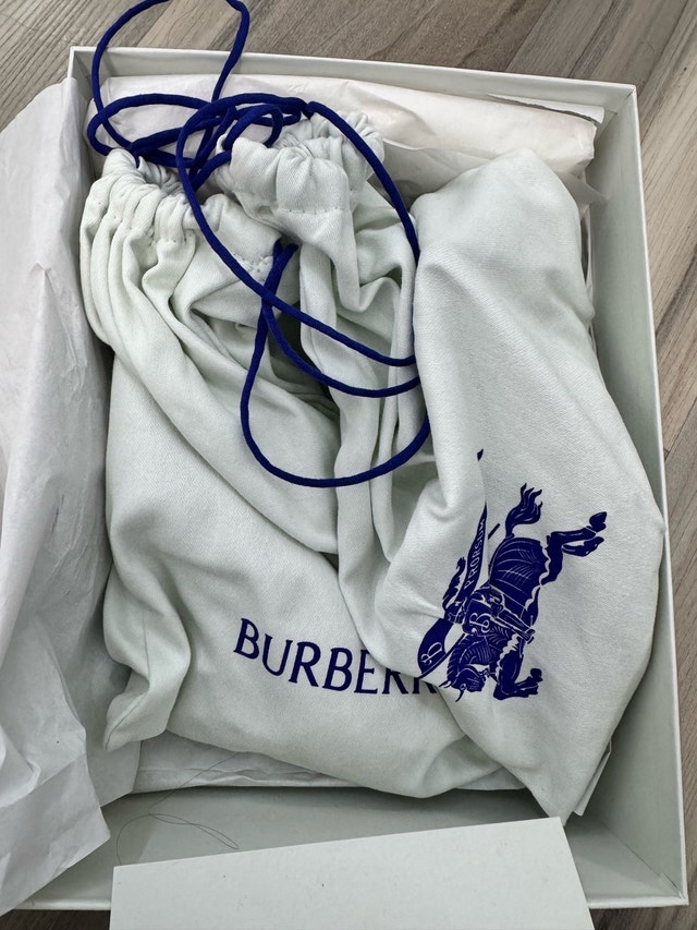 Authentic Burberry Pebble Leather Pumps Size 36 - photo 2