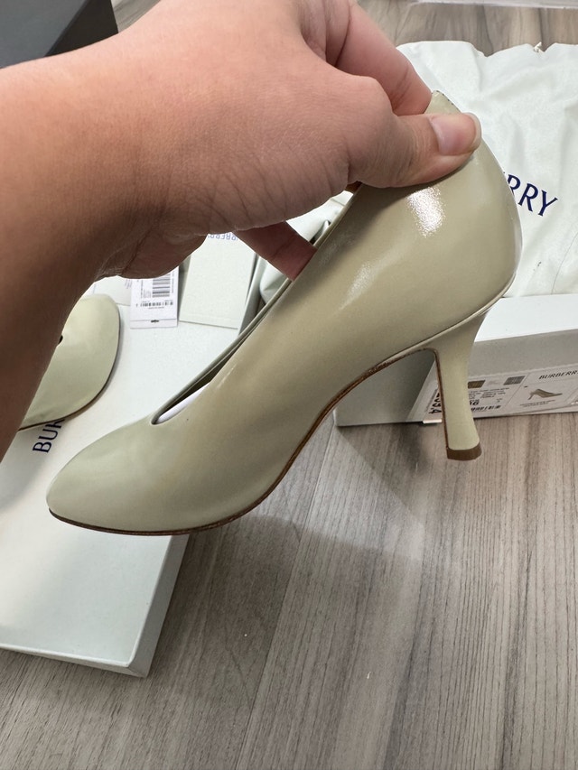 Authentic Burberry Pebble Leather Pumps Size 36 - photo 3