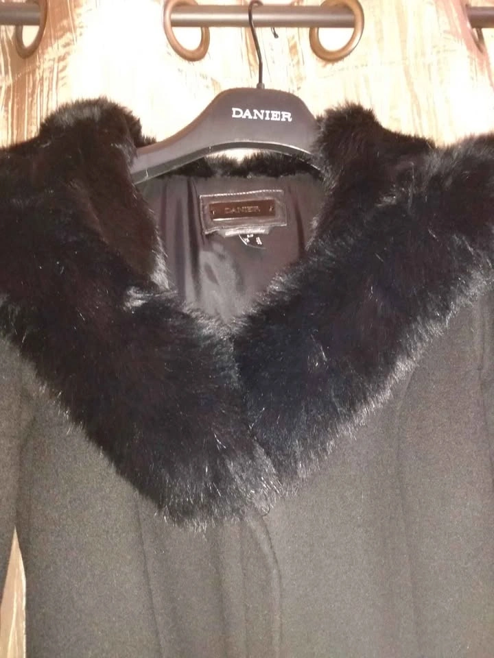 Gorgeous wool and leather coat by Danier. Retails $1000.00 Small - photo 2