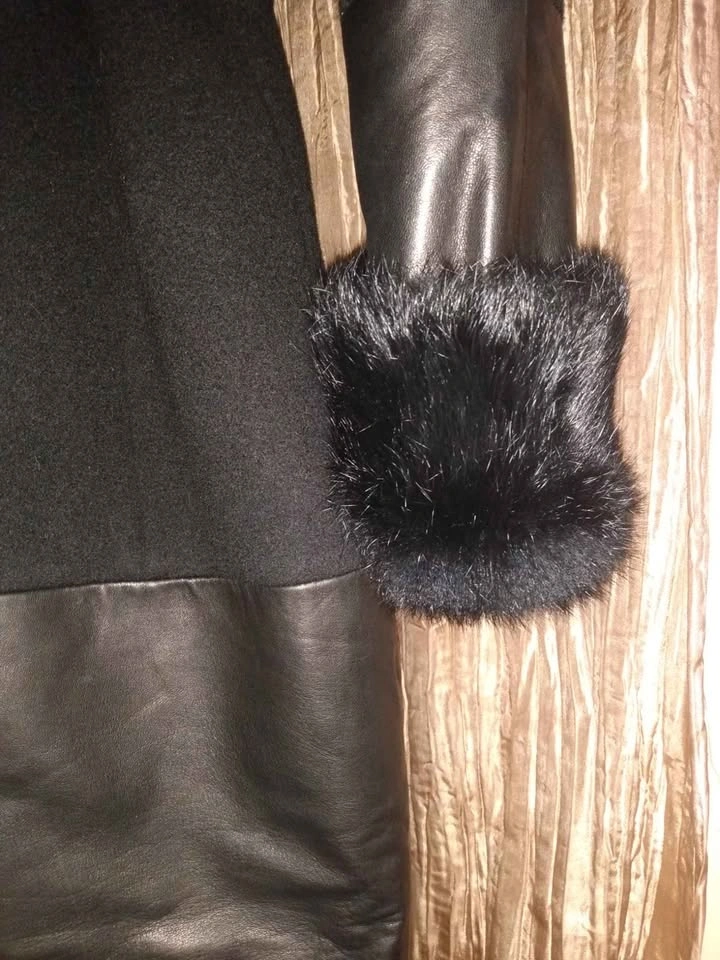 Gorgeous wool and leather coat by Danier. Retails $1000.00 Small - photo 3