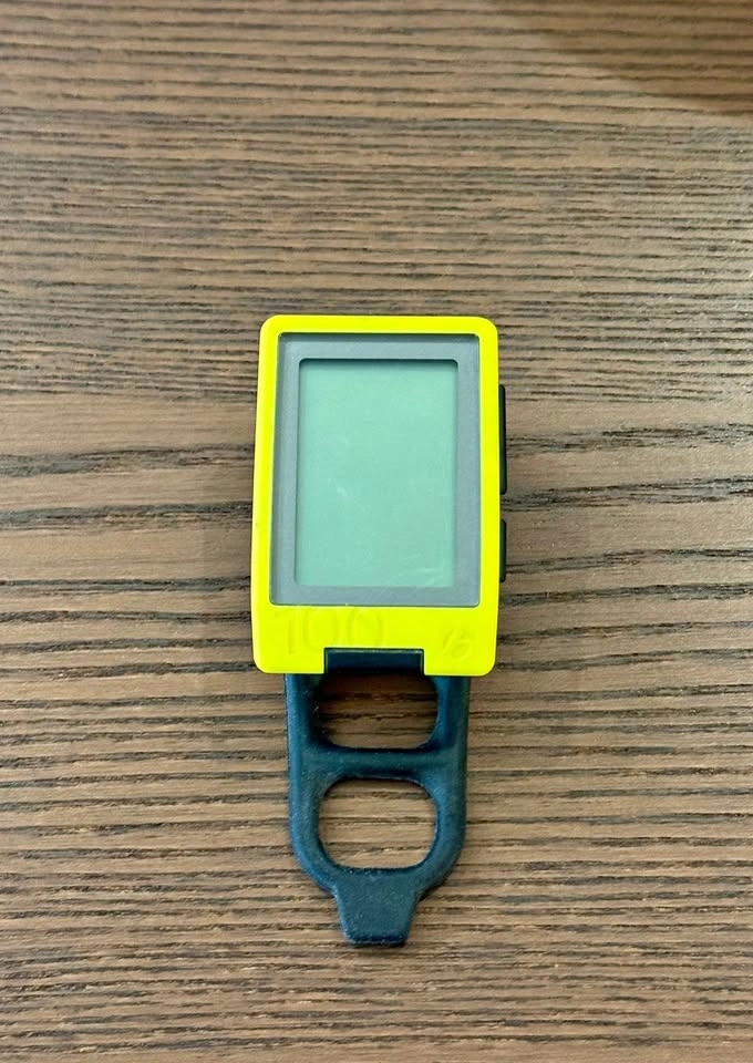Bontrager Trip 100 Bike Computer with Mount – Neon Yellow