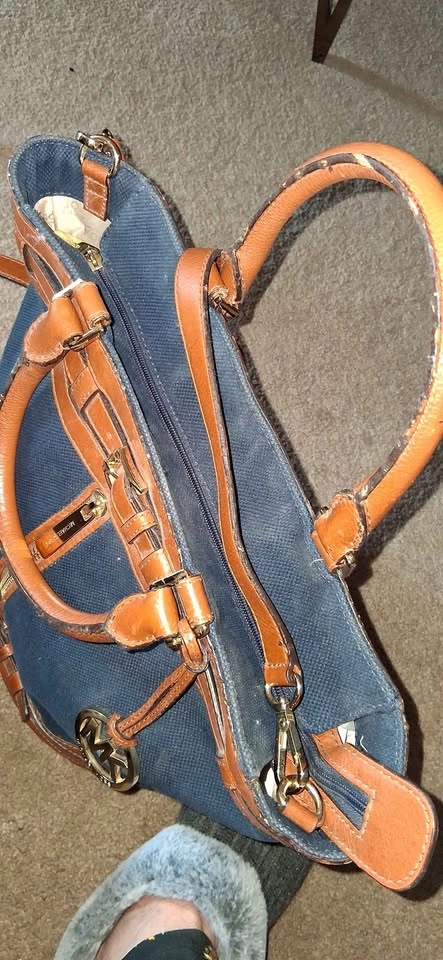 Retired Micheal Kors Bucket Bag - photo 3