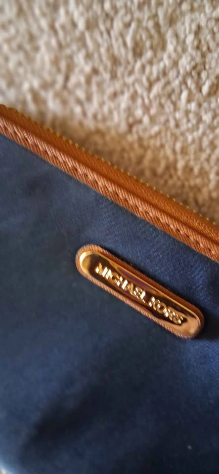 Retired Micheal Kors Bucket Bag - photo 4