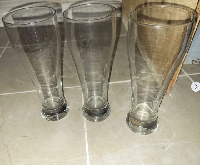 Glass vase $1 each - photo 2