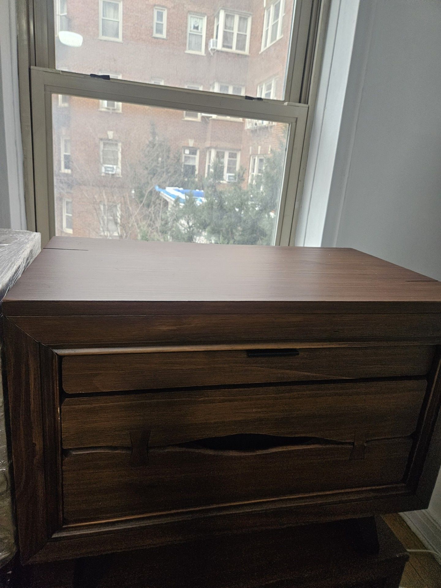 King Size Solid Wood Bed Set w/ Nightstands & Dresser - photo 4
