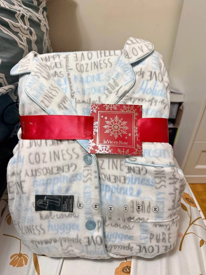 La vie en rose Pajama Set - Size Medium