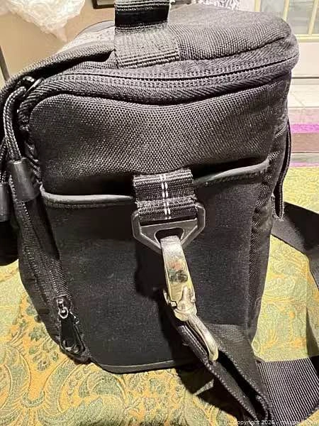 Lowepro Canon Black Nylon Camera Shoulder/Sling Bag - photo 3