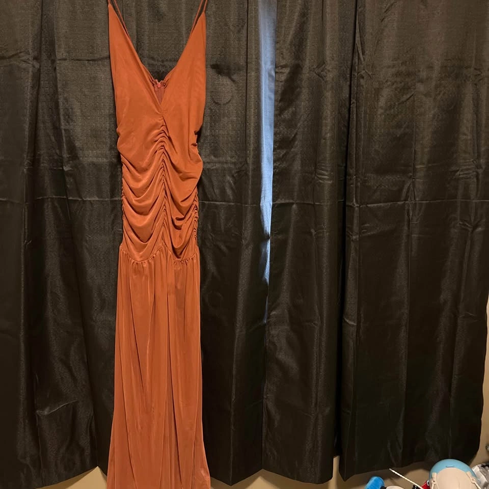 Beautiful flattering Dress - photo 2