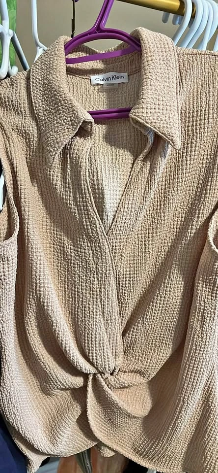 Cute fitting Calvin Klein ladies top