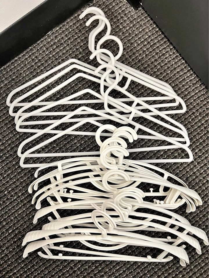 Closet Hangers – 16pcs