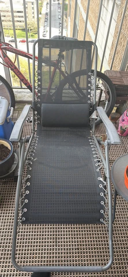 2 Black Folding Zero Gravity Chairs - photo 2